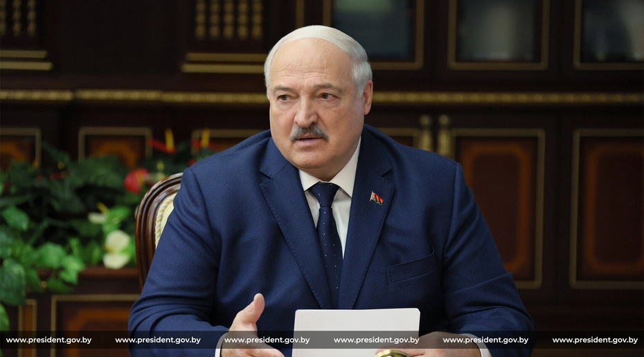 Лукашенко выступил за завершение боёв, пока Украина не развалилась