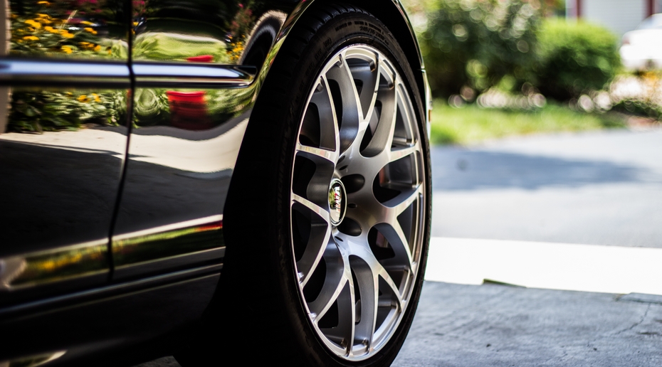 Водителям запретили ездить на шипованной резине летом