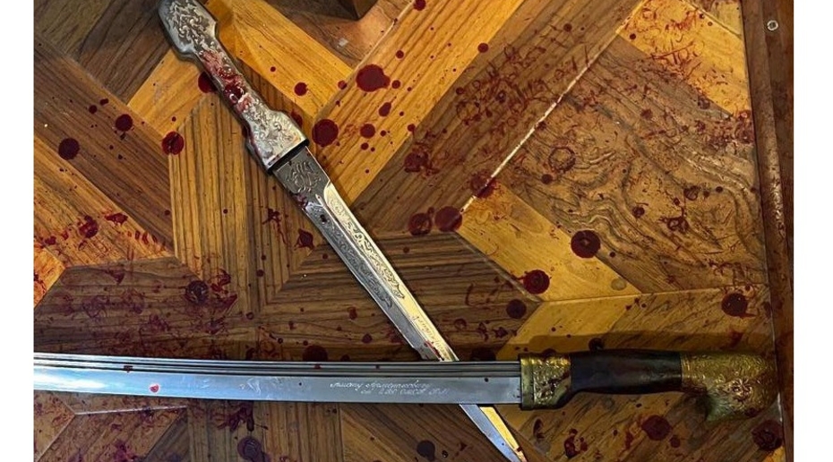 Сибиряк насмерть заколол сына кинжалом и саблей