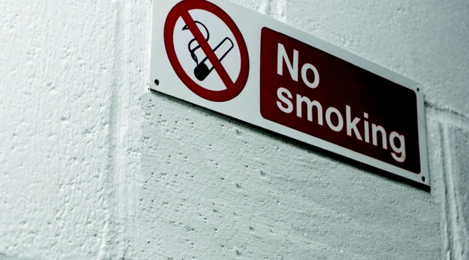 Власти не поддержали законопроект о штрафах для родителей за курение их детей