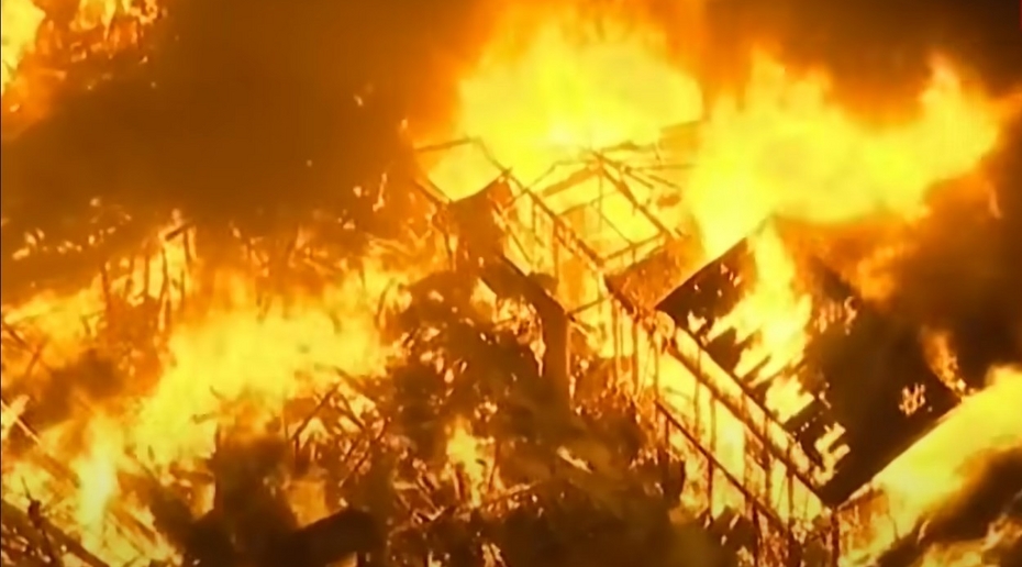 Yomiuri: огонь уничтожил жилые дома в японском городе Вадзима