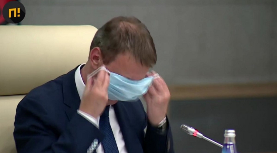 Мэр Барнаула перепутал маску и очки