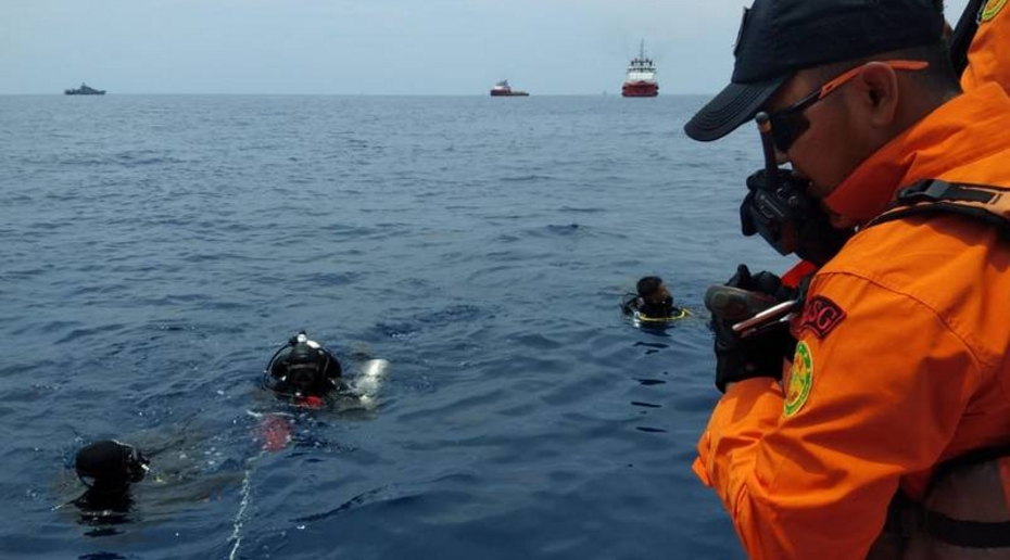 В Индонезии во время поисков обломков самолета Lion Air погиб водолаз