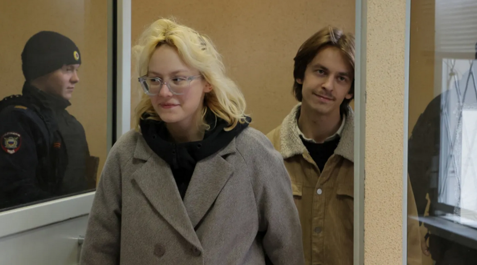 Музыканты группы «Стоптайм» Диана Логинова и Александр Орлов. Фото: скриншот из видео