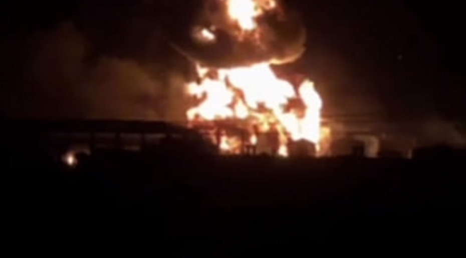 В Луганске после удара ВСУ взорвалась нефтебаза: что пишут военкоры