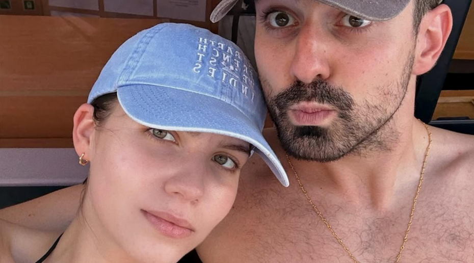 Внучку Ельцина заметили почти голой с сыном Березовского