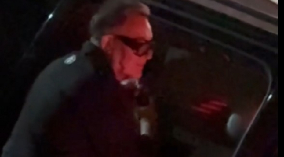 Похожий на Диброва человек приехал на секс-вечеринку в Москве с торчащим членом