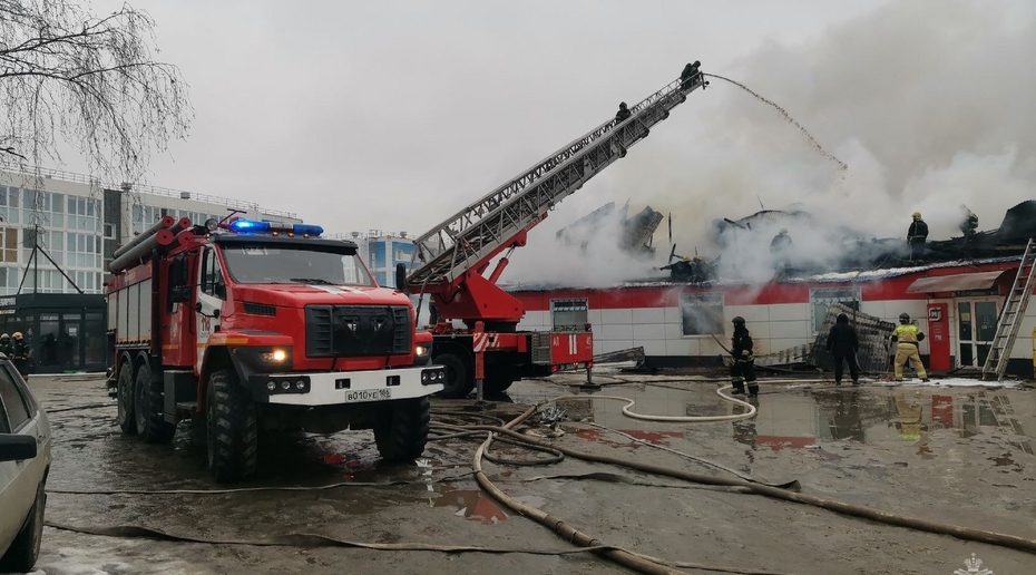 Мощный взрыв прогремел в здании крупного магазина в Сургуте