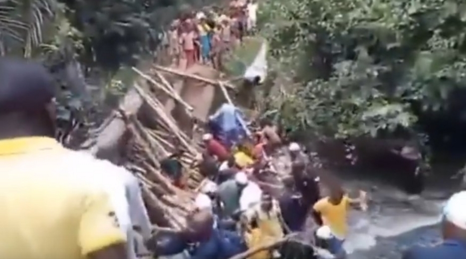 В Конго построенный за 2 млн долларов мост рухнул во время открытия