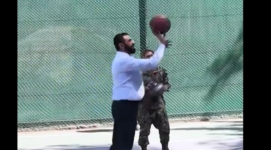 Временный глава Сирии сыграл в баскетбол в США