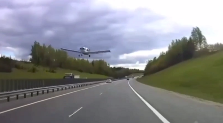 Легкомоторный самолёт пролетел в опасной близости от Ярославского шоссе