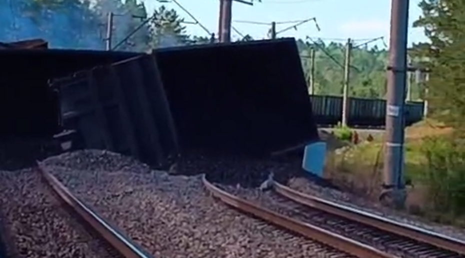 В Амурской области сошёл с рельсов поезд с углём