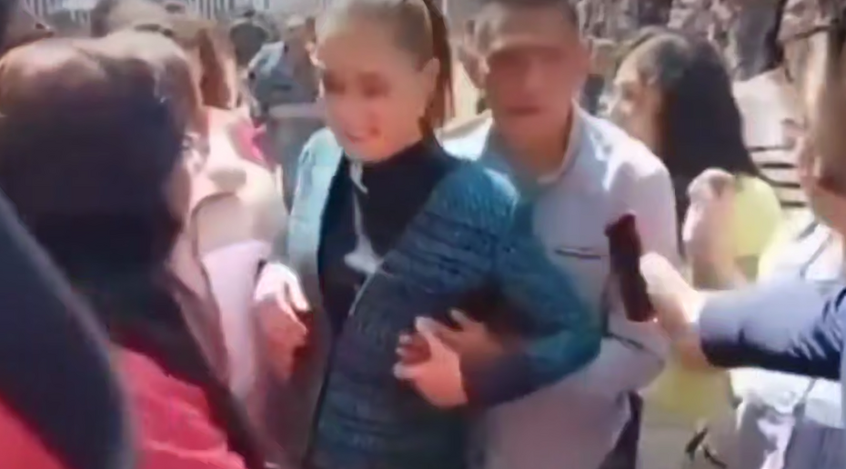 Пытался схватить за грудь: президента Мексики домогался пьяный мужчина