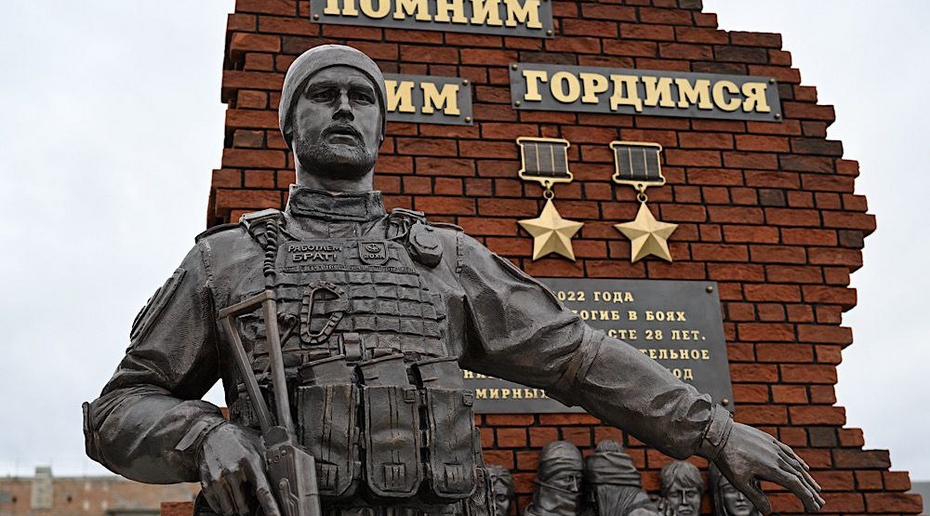 В ДНР открыли памятник на месте гибели Героя России