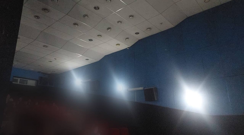 Посетители кинотеатра в Абакане получили ожоги глаз из-за лампы