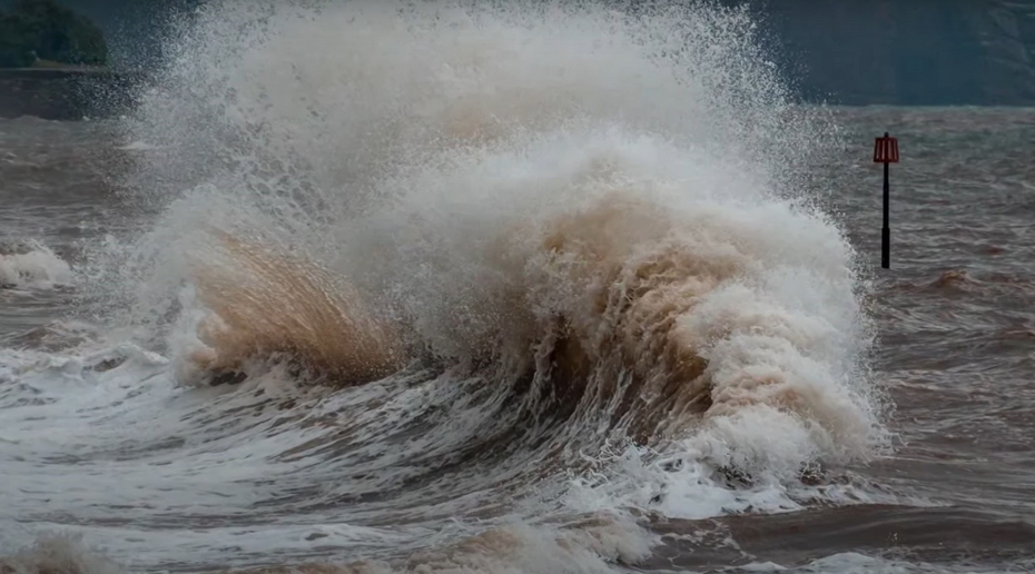 Bloomberg: на острове Хонсю в Японии из-за цунами рухнули дома