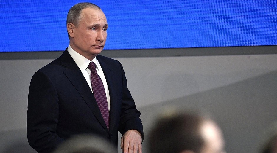 Путин объяснил арест правозащитника Пономарева нежеланием беспорядков "как в Париже"