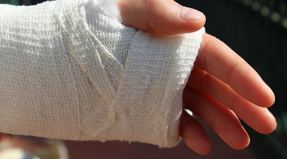 В Свердловской области воспитательница детсада вывихнула руку ребёнку