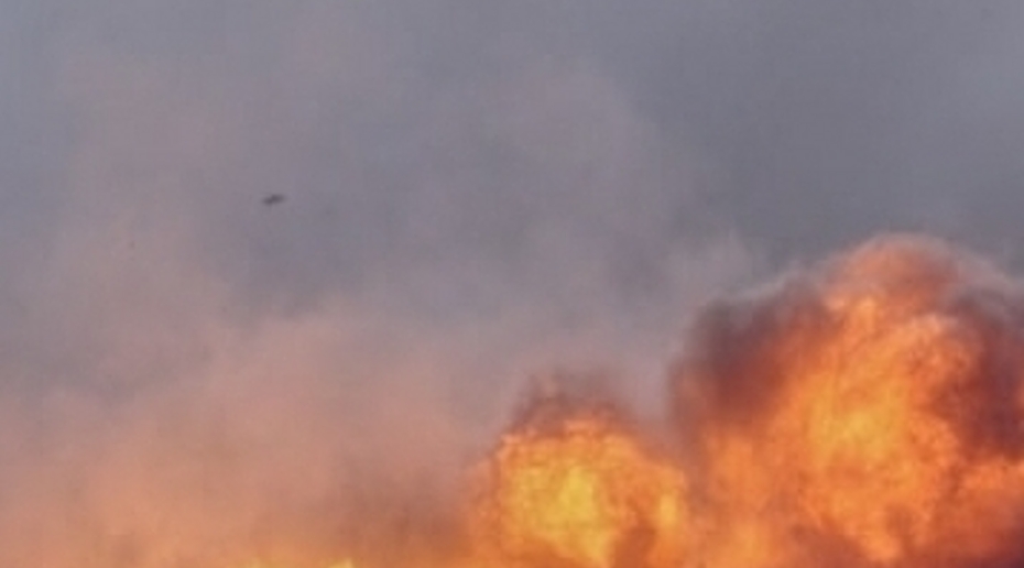 У аэродрома в Крыму произошли взрывы и начался пожар