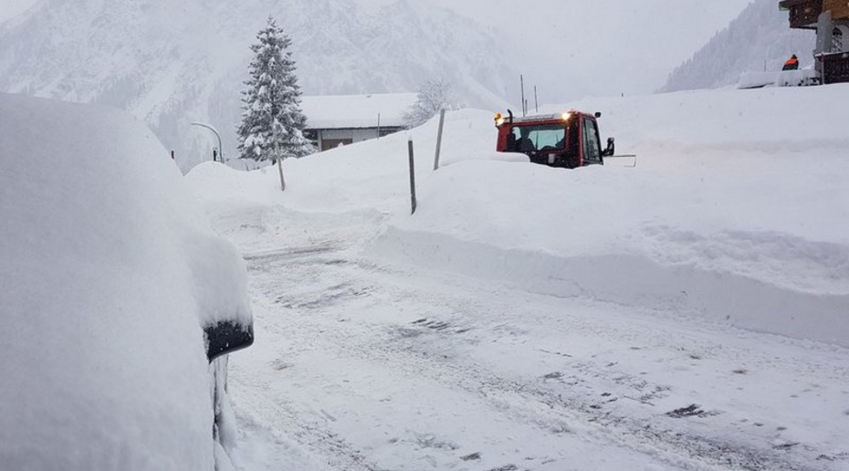 Германию и Австрию засыпало снегом. Отменены рейсы, закрыты горнолыжные курорты