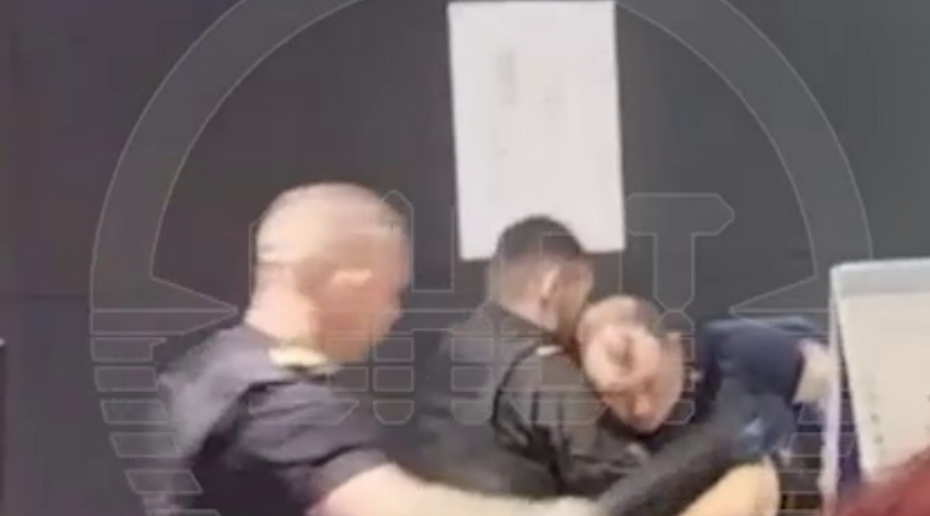 Пьяный пассажир сломал нос охраннику в Шереметьево, пытаясь сесть на борт