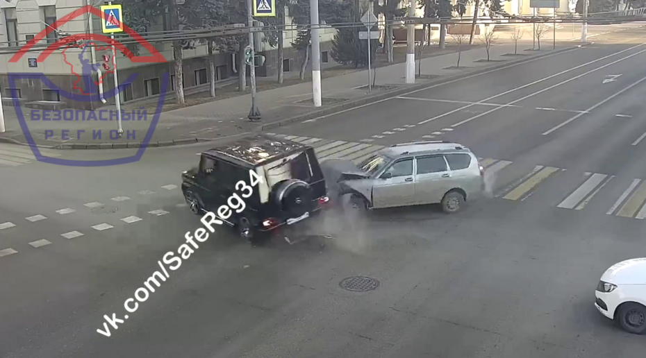 ДТП с участием депутата в Волгограде. Фото: скриншот из видео
