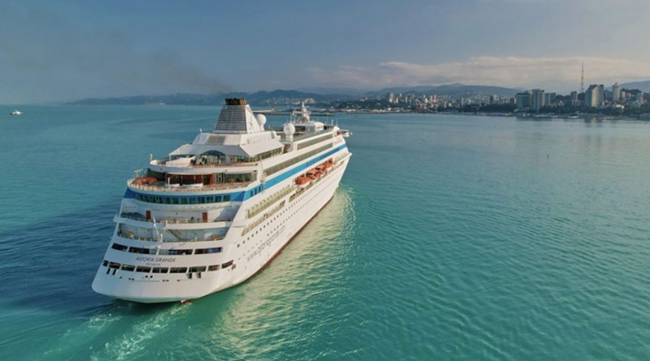 Круизный лайнер Astoria Grande не пускают в Стамбул больше 12 часов