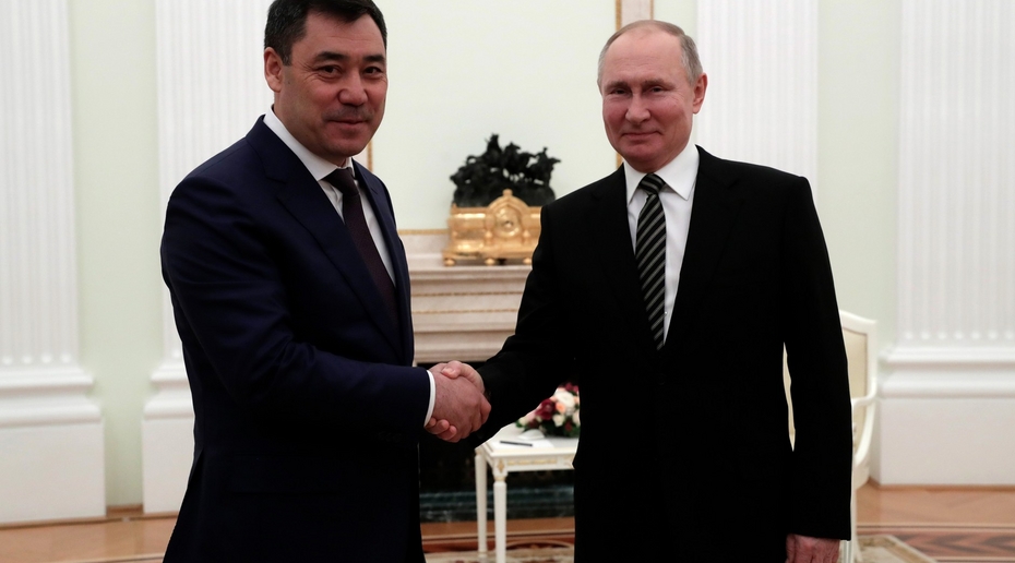 Поздравления и сотрудничество: Путин и Жапаров поговорили по телефону