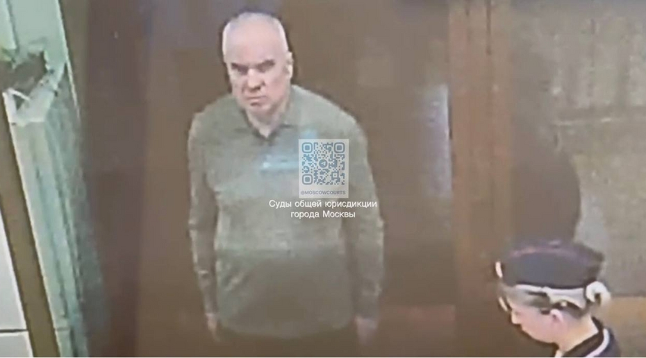 Суд не стал арестовывать трёх фигурантов дела бывшего омского чиновника