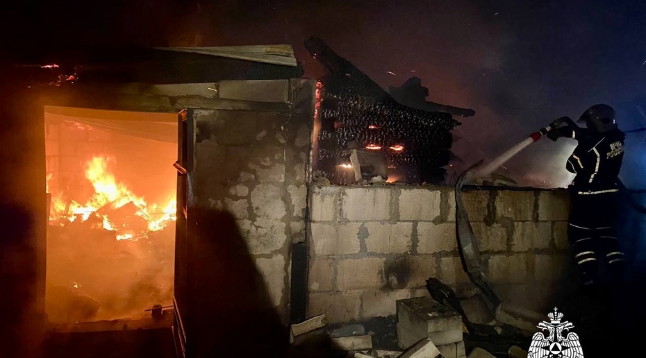 Смертельный пожар разгорелся в жилом доме под Тверью